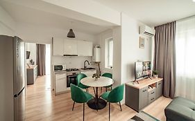 Cozycollection Apartments At Q Residence #5